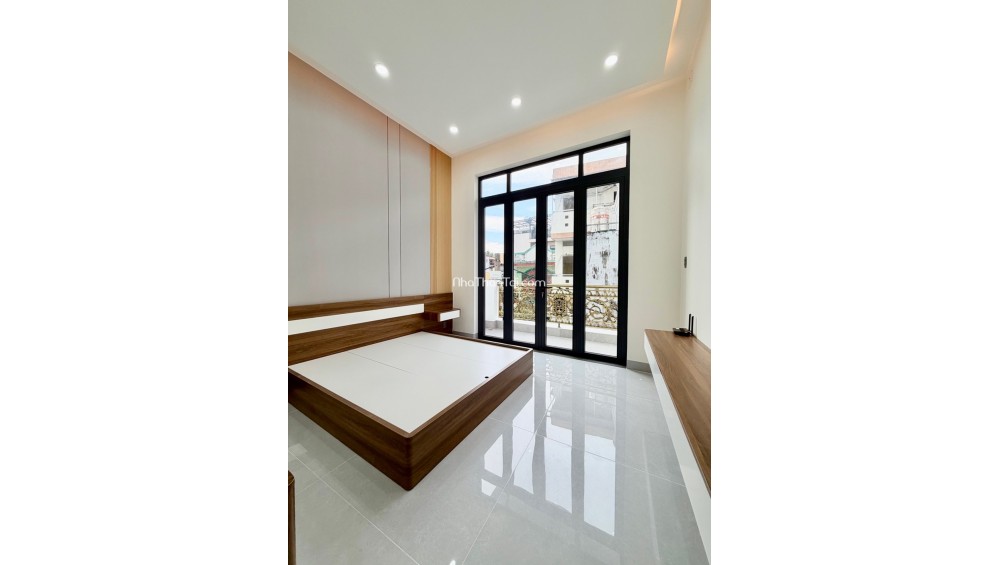 NHÀ MỚI XÓM CHIẾU, QUẬN 4 , 85M2, GIÁ NHỈNH 12,X TỶ